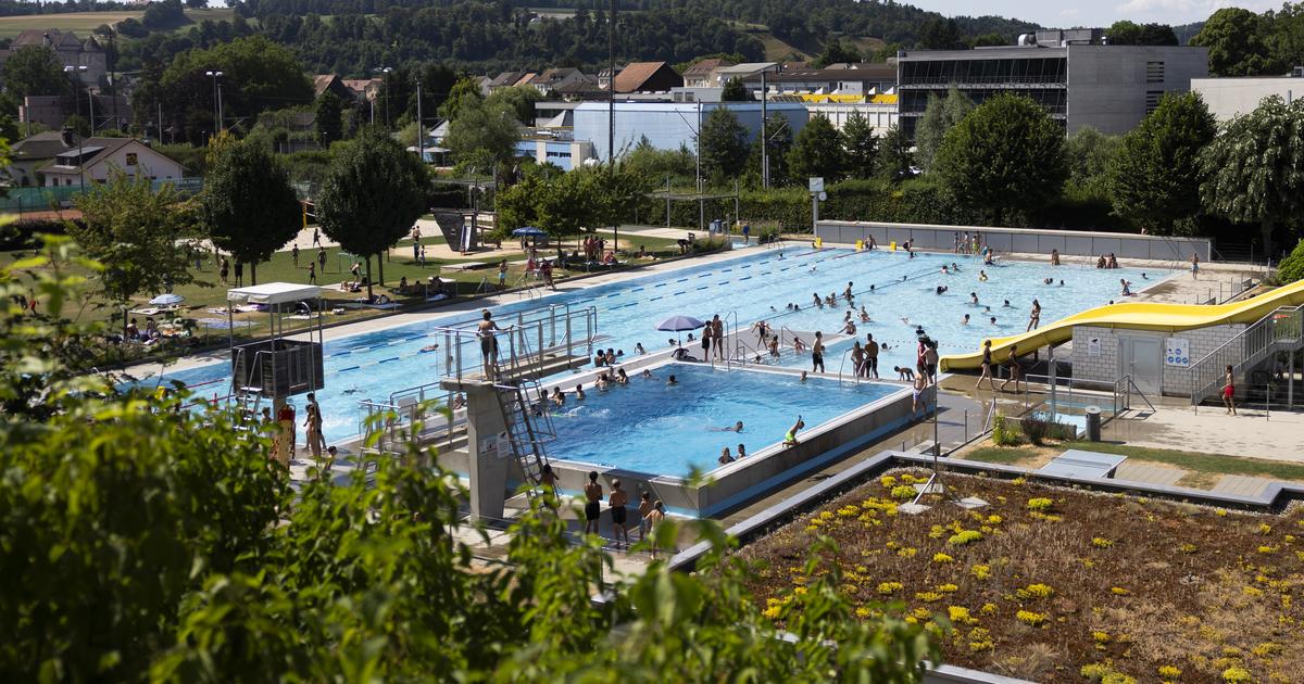 Anyone from Porrentruy who can explain what's going on with the swimming pool?
