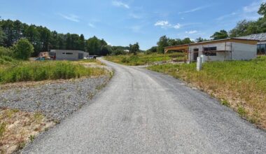 Obec prodala mimořádně levně parcely, získaly je děti zastupitelů. ‚Děláme to pro lidi,‘ říká místostarosta