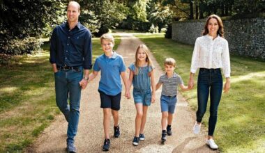 Greek media: the Wales family plus Carole and Michael Middleton are vacationing on a luxury yacht off the coast of Kefalonia.