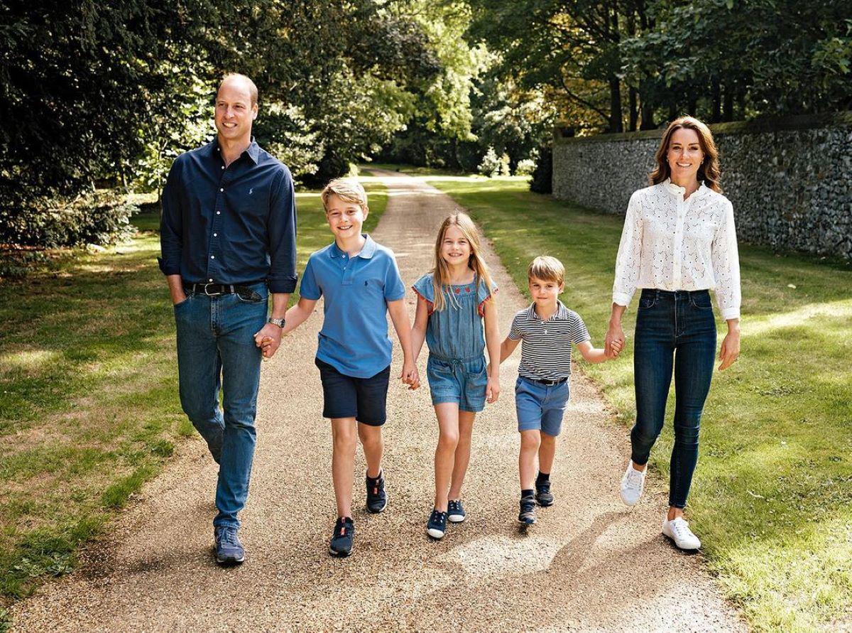 Greek media: the Wales family plus Carole and Michael Middleton are vacationing on a luxury yacht off the coast of Kefalonia.
