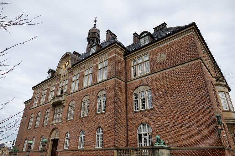 Koranlæsning og lænker:24-årig kvinde taber retssag om genopdragelsesrejse