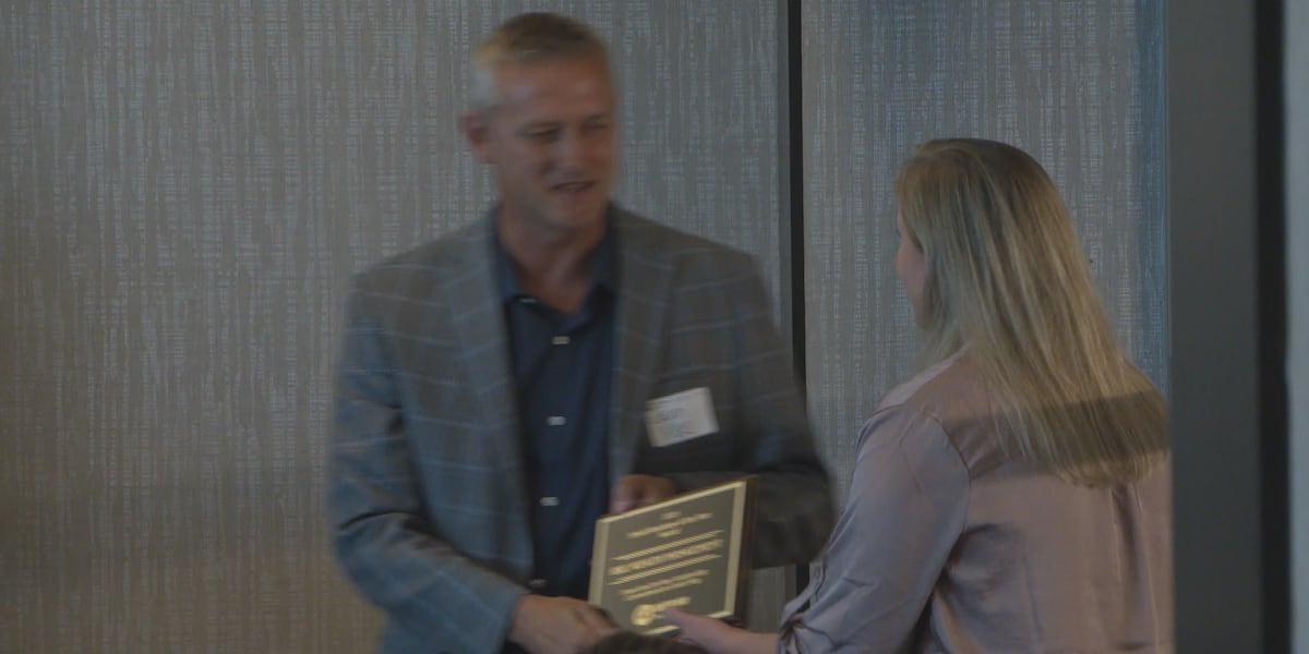 United Way of Siouxland gave leadership awards to top business supporters