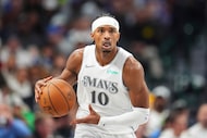 Dallas Mavericks guard Brandon Williams dribbles up court against the Phoenix Suns during...