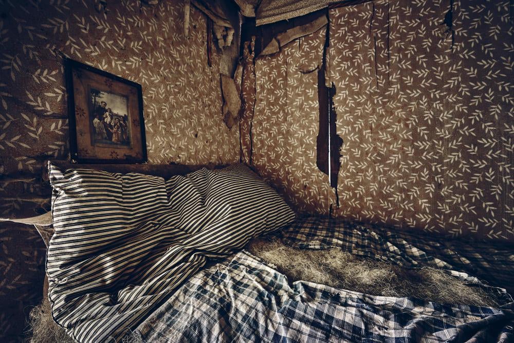 Outrage as Video From UK Migrant Hotel Shows Four-Poster Beds, Video Games, Booze and Drug Use