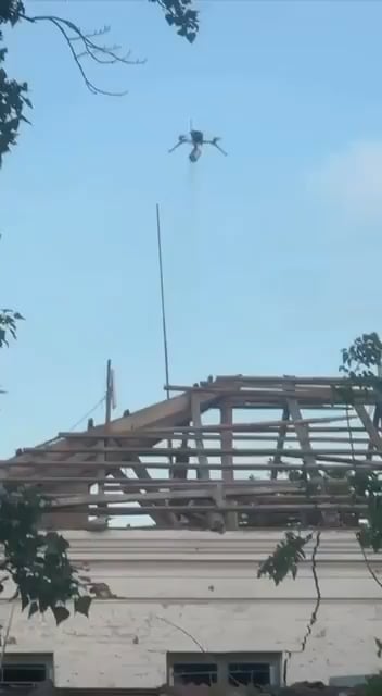 Footage of Russian soldiers in civilian clothing desperatly trying to shoot down a Ukrainian thermite FPV quad burning down their storage in an abandoned house.