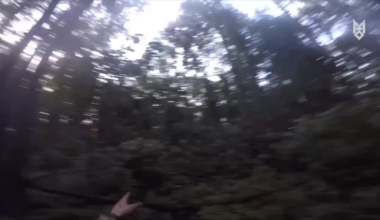 Ukrainian soldier kills multiple russian fighters and takes one hostage, providing him medical help and treating him humanely later