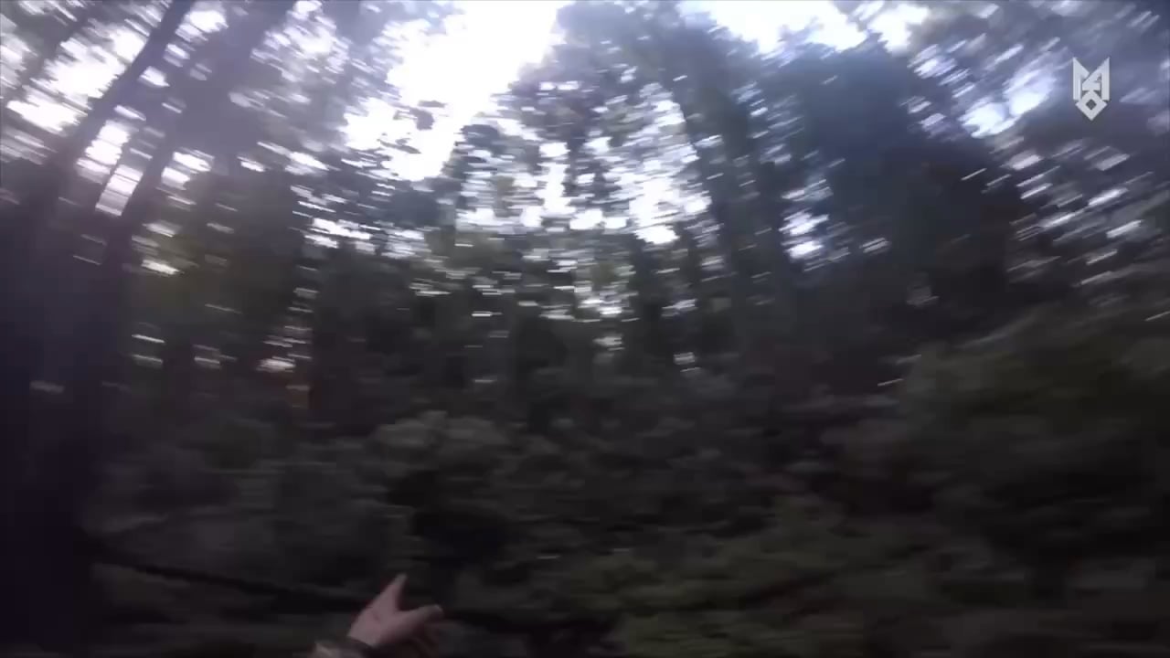 Ukrainian soldier kills multiple russian fighters and takes one hostage, providing him medical help and treating him humanely later