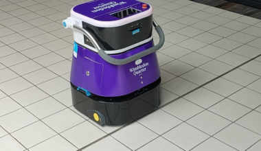 I see R2-D2's second cousin is visiting the Wimbledon shopping centre today. 🤖