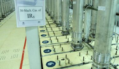 Nucléaire : l'Iran se dit prêt à poursuivre les négociations avec le trio européen