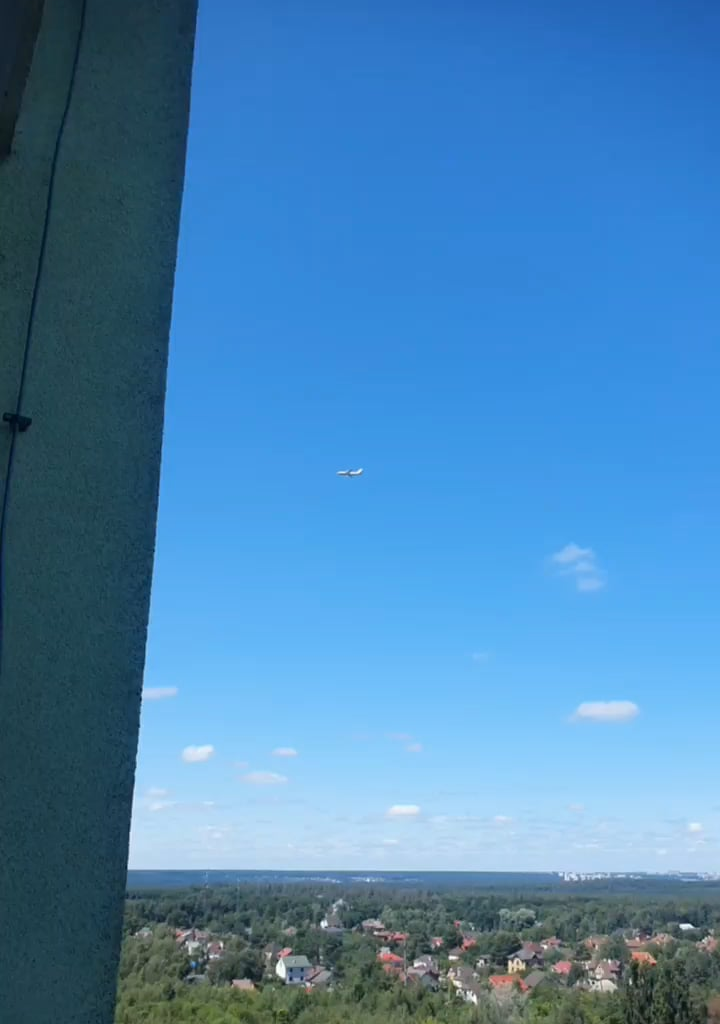 Today, a transport An-124 Ruslan flew in the sky over Kyiv.