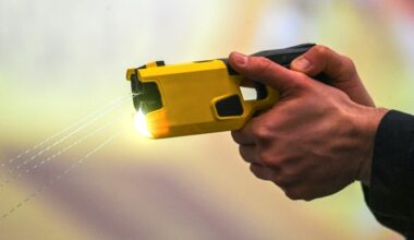 RTL Today - New weapon: Luxembourg to launch taser-equipped police unit
