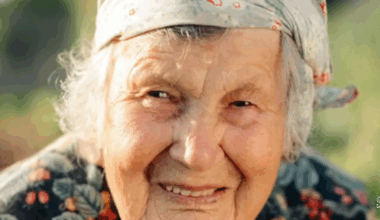 Posnetek 95-letne kmetice s Krasa čez noč preplavil splet