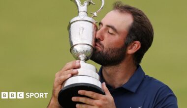 Scottie Scheffler embraces his family