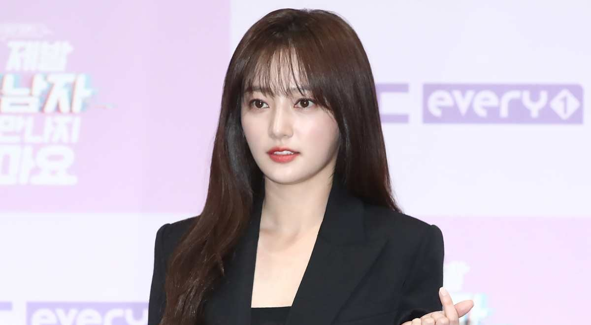 Song Ha Yoon rebuts bullying claims, says accuser is wanted in Korea