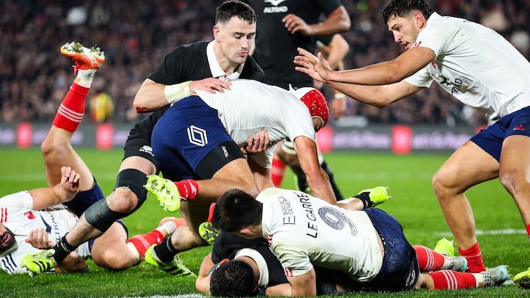 Anton Lienert-Brown scores a crucial try for the All Blacks before halftime against France.