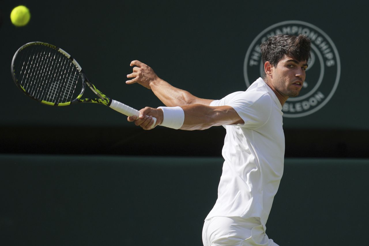 Carlos Alcaraz hits a backhand in the first set.