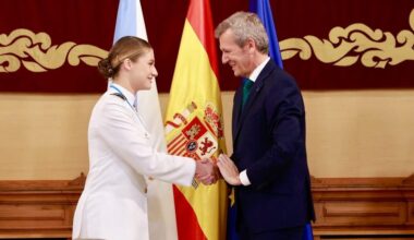 Princess Leonor  receives the Gold Medal of Galicia from the president of the xunta de Galicia, in recognition of her military training at the Marín Naval School