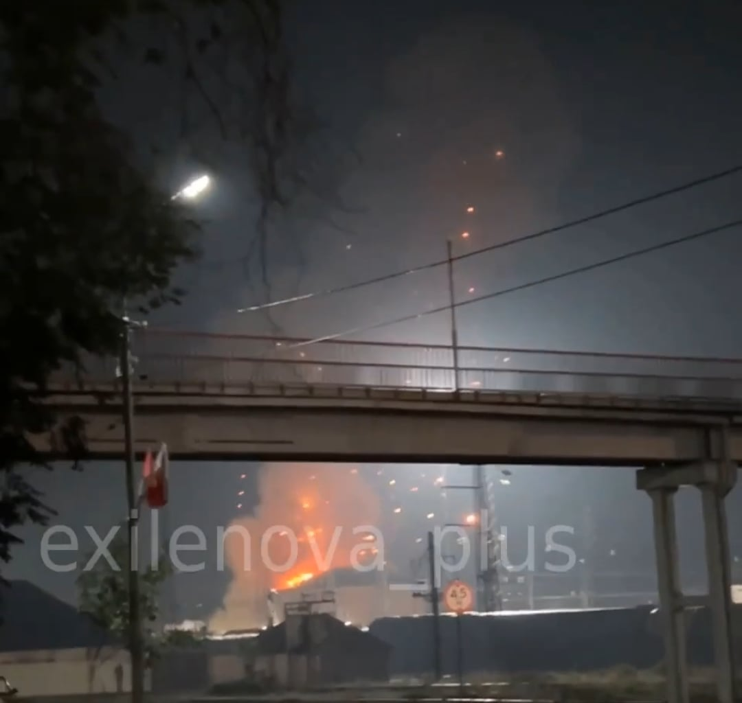 Ukrainian long-range drones hit a railway station in the village of Kamenolomni, Rostov region.
