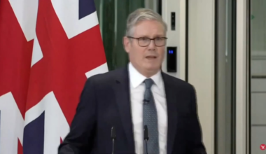 Starmer takes swipe at Farage in migrant deal announcement with Macron