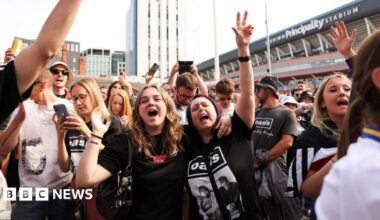 Oasis reunion tour: Cast leave stage as tens of thousands of fans inch closer to reunion - live updates
