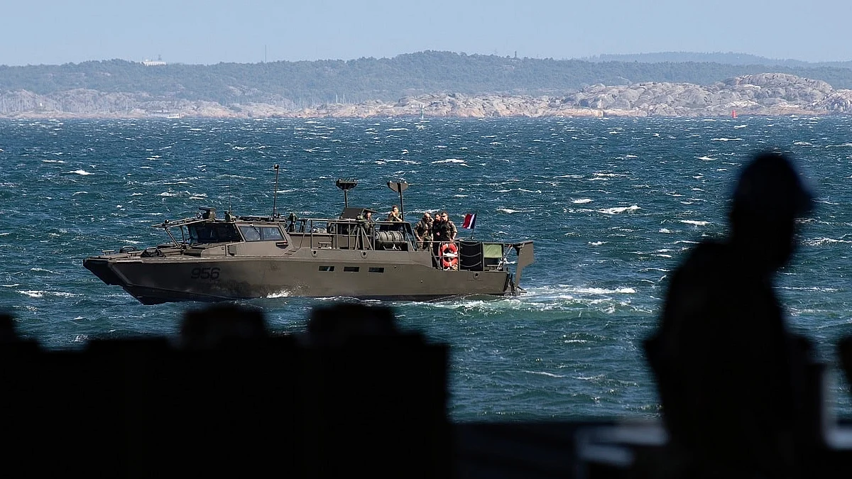 French Navy's infantry force to operate assault boats loaned from Sweden