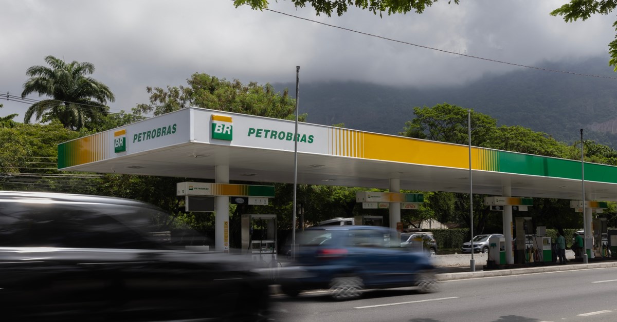 Petrobras Eyes Return to Retail Fuel Sector to Limit Pump