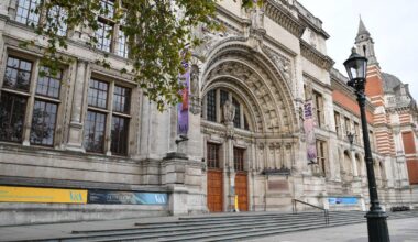 Top London museum reviewing incident after Bristol pupils 'racially profiled' during school trip
