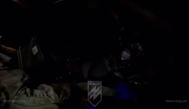British combat medic in Ukraine helps an American fighter who was just shot in the face -Azov international- full footage.