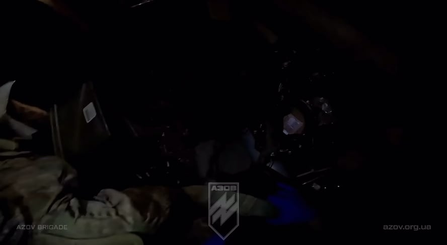 British combat medic in Ukraine helps an American fighter who was just shot in the face -Azov international- full footage.