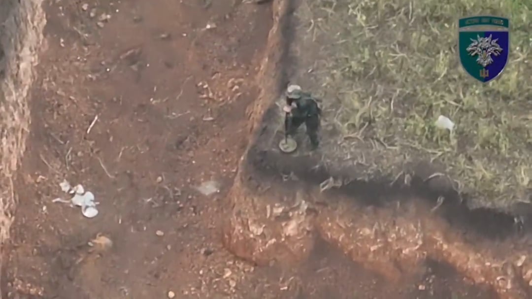 Russian soldier planting mines was caught by Ukrainian drone operators of the 38th Marine Brigade. Pokrovsk direction. 18.07.2025