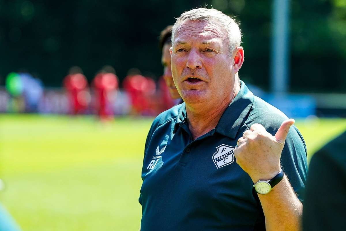 Ron Jans all smiles after strong first-leg win in Moldova: 'Won't do that tonight!'