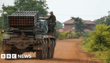 Trump calls on Thailand and Cambodia to cease fire and talk trade