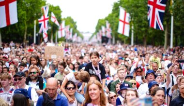 Fans pack out The Mall as victorious Lionesses celebrate Euro 2025 win with open-bus tour in London