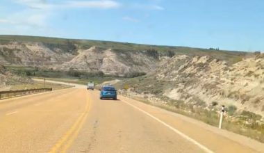 Prāta Vētra dziesma Kanādas Badlands' no drauga. Tik skumji kā mums nav kalnu, vakar pat sagribējās uz Siguldu aizbraukt paņemt kebabu un aliņu.