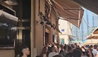 U centru Zagreba ispred “Bulldoga” pjevaju se ustaške pjesme.