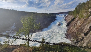 Besökte Harsprånget ännu en gång. Denna gång var det betydligt mer vatten än den förra