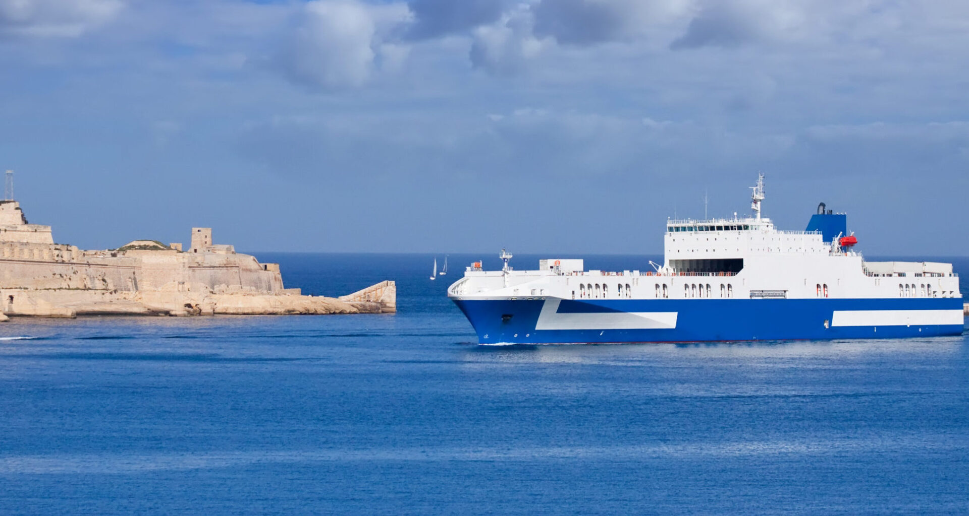 Pro-Palestinian Protesters Block Israeli Cruise Ship at Greek Port, Forcing Reroute to Cyprus 