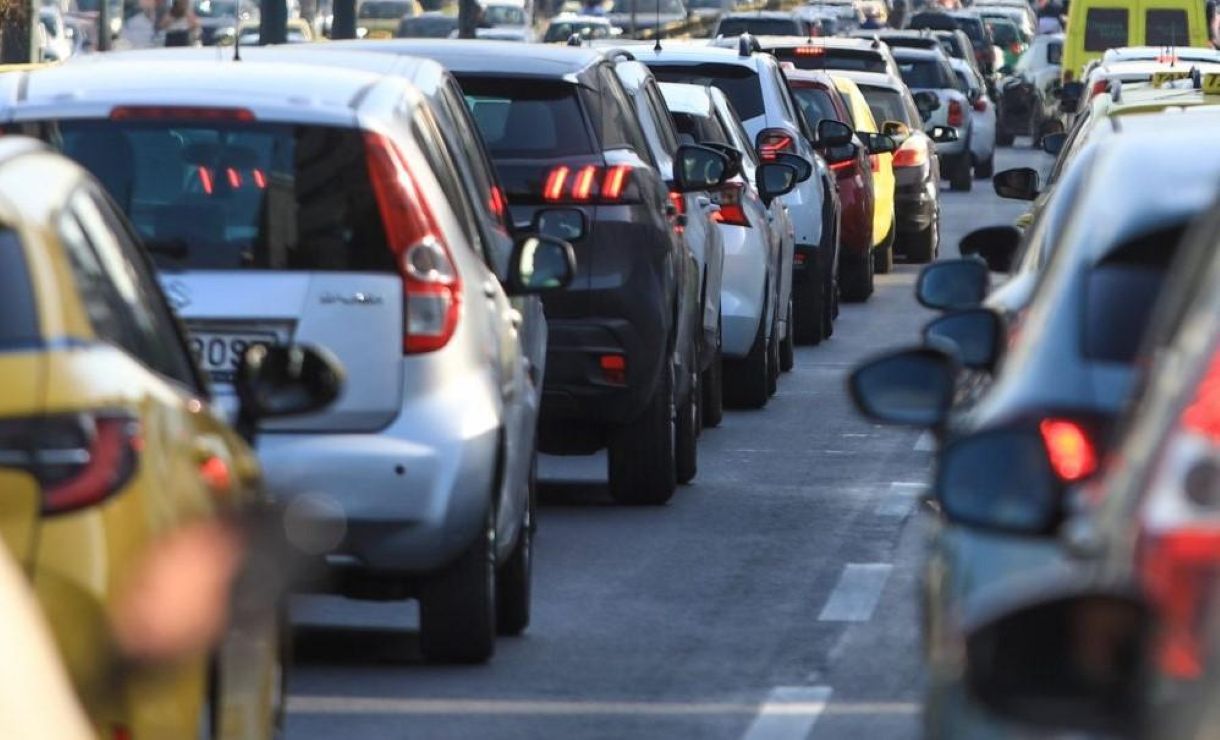 Greece Has the Oldest Vehicles in the EU: How Is the Global Car Industry Evolving?