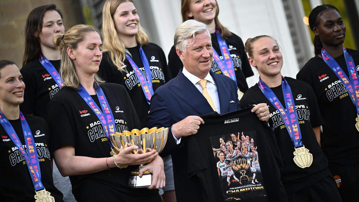 Koning Filip huldigt Belgian Cats: “Dit is het België zoals ik het graag zie”