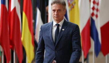 Koalicija po sestanku o obrambnih referendumih molči