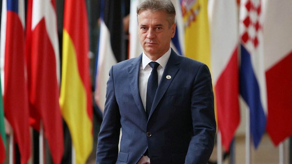 Koalicija po sestanku o obrambnih referendumih molči