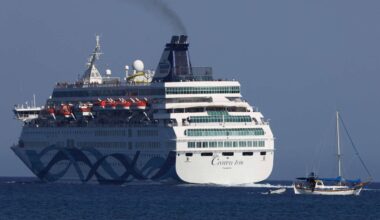 Gaza war protest at Syros forces Israeli cruise ship to turn away to Cyprus