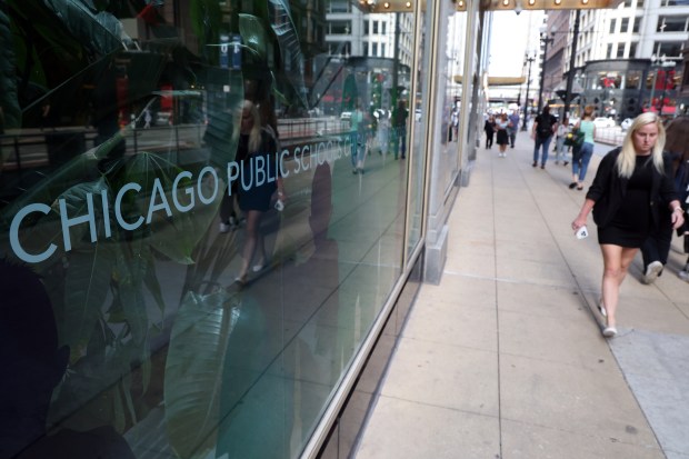 People walk past Chicago Public Schools headquarters on W. Madison Street in Chicago on July 10, 2025. (Terrence Antonio James/Chicago Tribune)