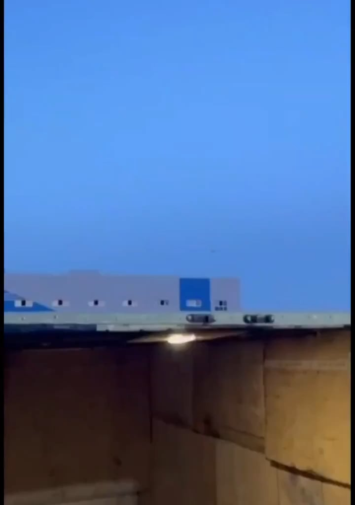 A Russian civilian filming a Ukrainian UAV hitting a Wildberry warehouse where Russia is hiding one of their drone assembly plants. Witnesses reported several hits afterwards. Cheboksary, Chuvashia Republic. Near Kazan, ~1,000 km from the frontline.