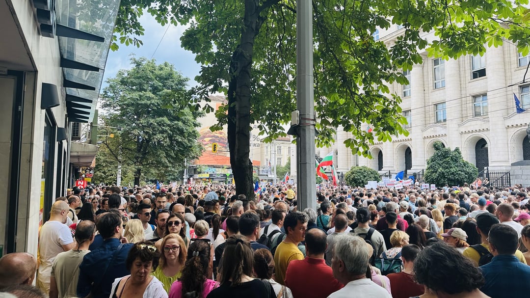 Малко сме!