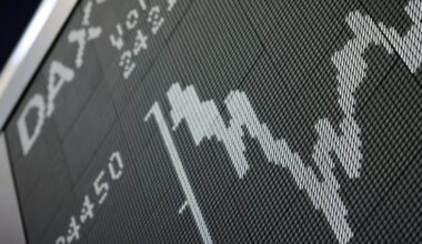 Dollar rises on EU-US trade deal but European stocks turn sour