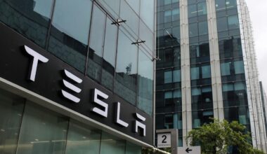 Musk Warns of ‘Rough’ Patch After Tesla’s Difficult Quarter