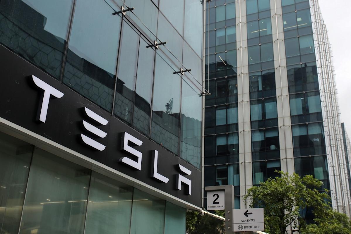 Musk Warns of ‘Rough’ Patch After Tesla’s Difficult Quarter