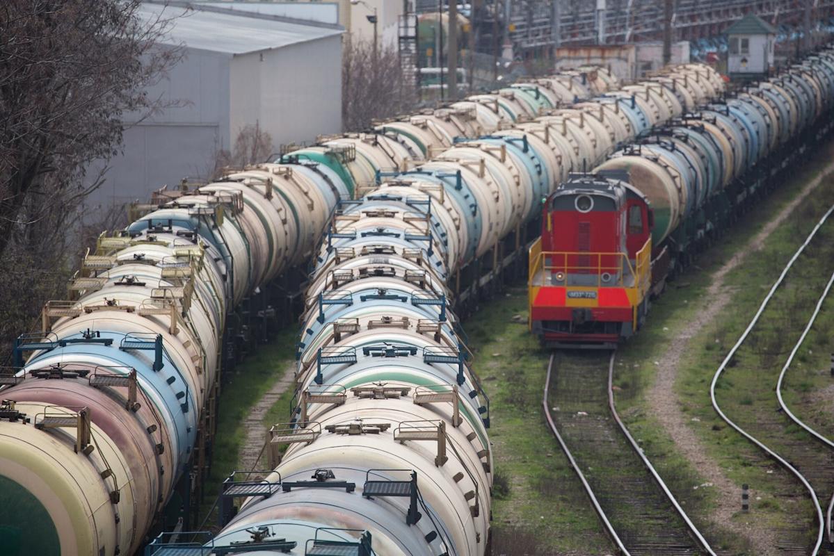 Oil Drops as Tariff Fallout Overshadows Risks to Russian Supply