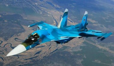 The plane that crashed in the Nizhny Novgorod region is a Su-34, the Russian Defense Ministry reported.